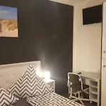 105 Hotel *
