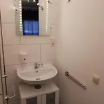 Hotel 105 *