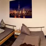 Hotel 105 *