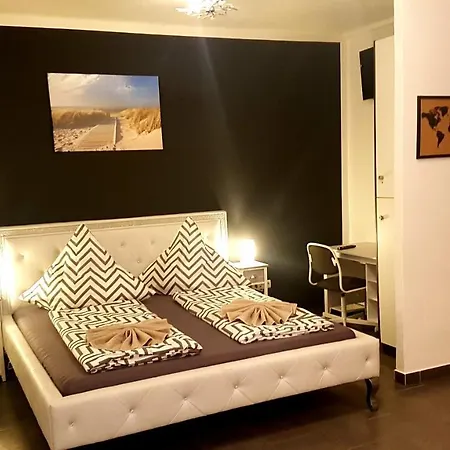Hotel 105 *