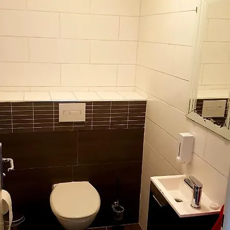 Szálloda 105 *