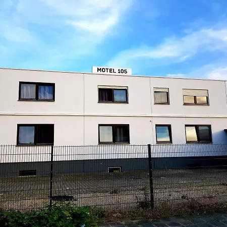 105 Hotel *