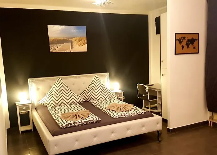Hotel 105 *