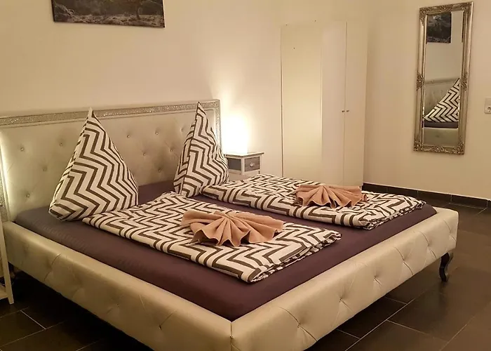 Hotel 105 *