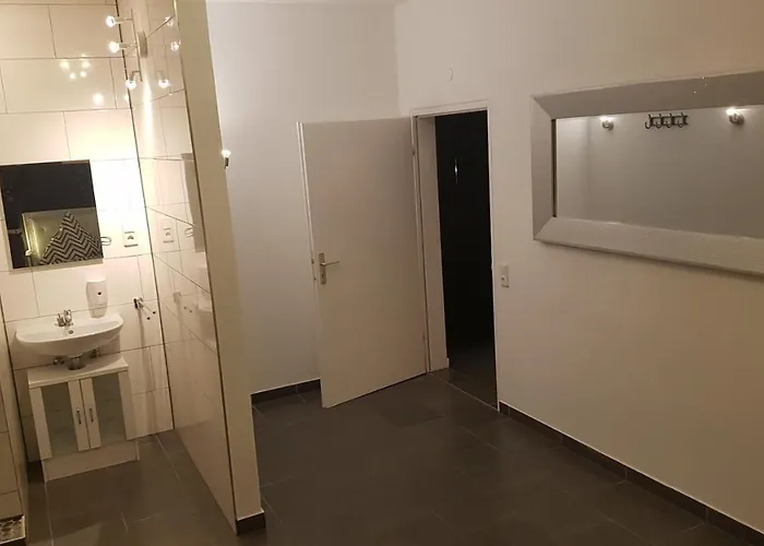 105 Hotel *