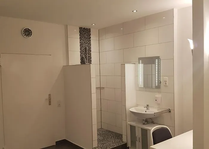 105 Hotel *