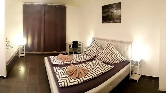 105 Hotel *