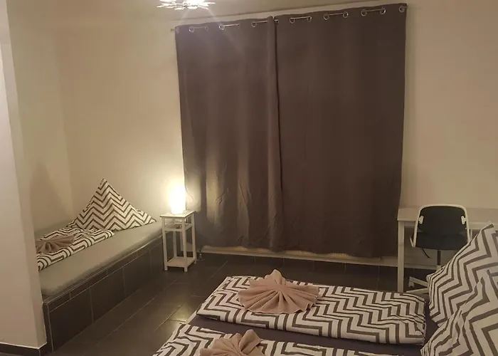 Hotel 105