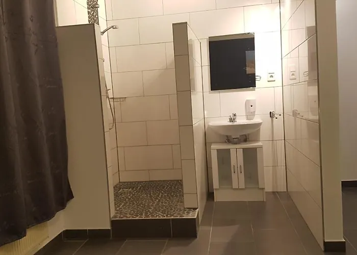 105 Hotel *