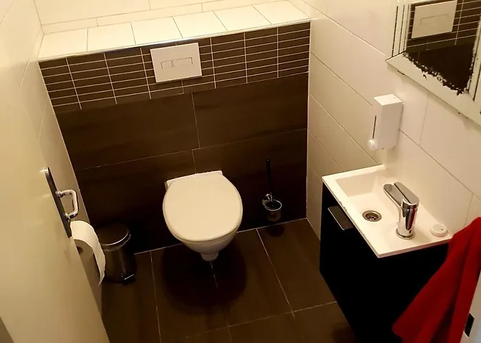 105 Hotel *